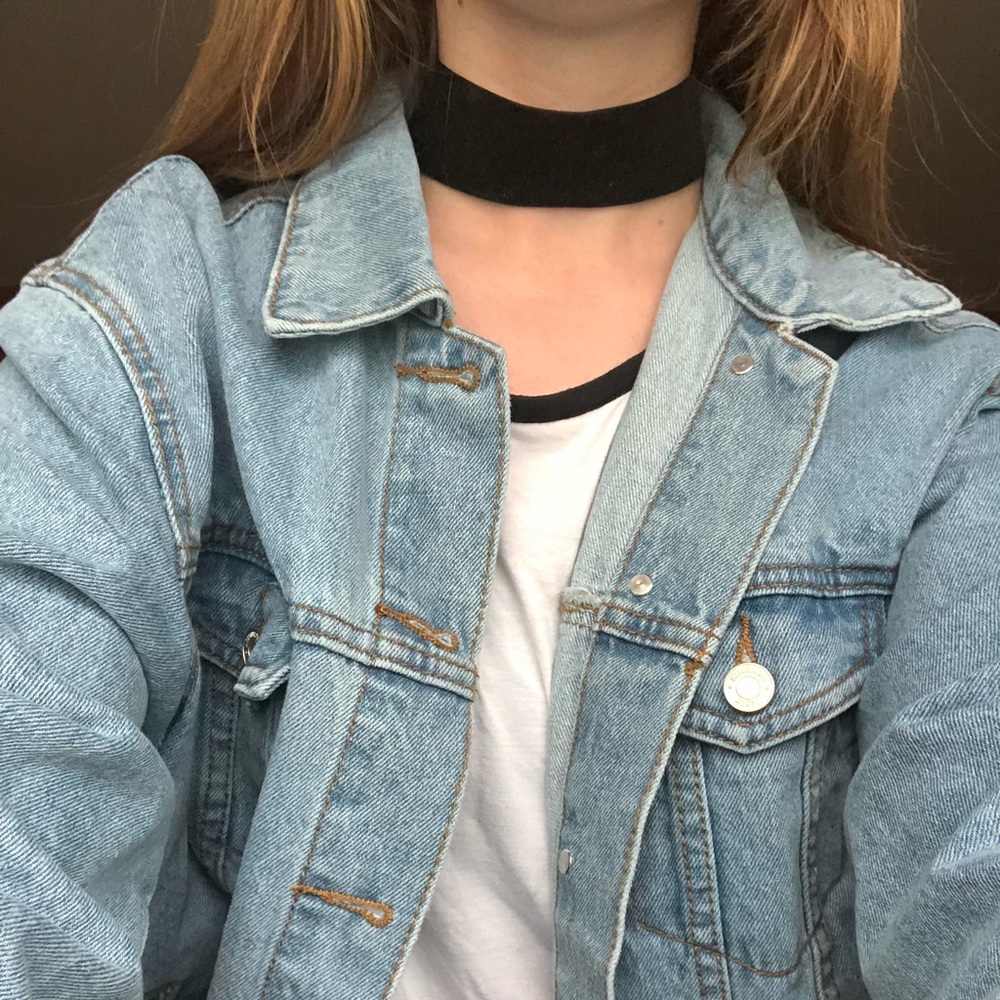 Black velvet choker